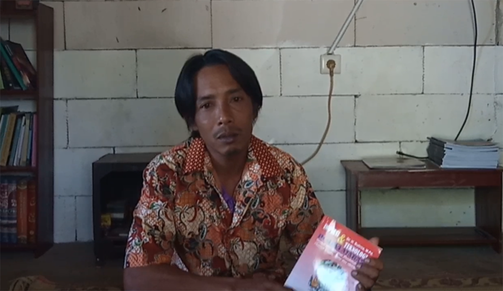 Pak Sudrajat, ketua pelaksana Kampoeng Baca Temugiring