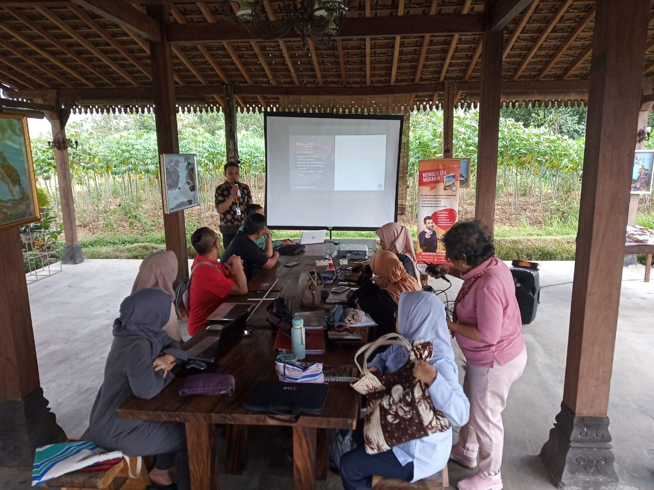 Workshop Menulis Buku - Kerjasama IPBLI Dan Deepublish