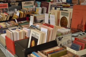 Cara Penulisan Judul Buku yang Menarik, Kupas Agar Laris!