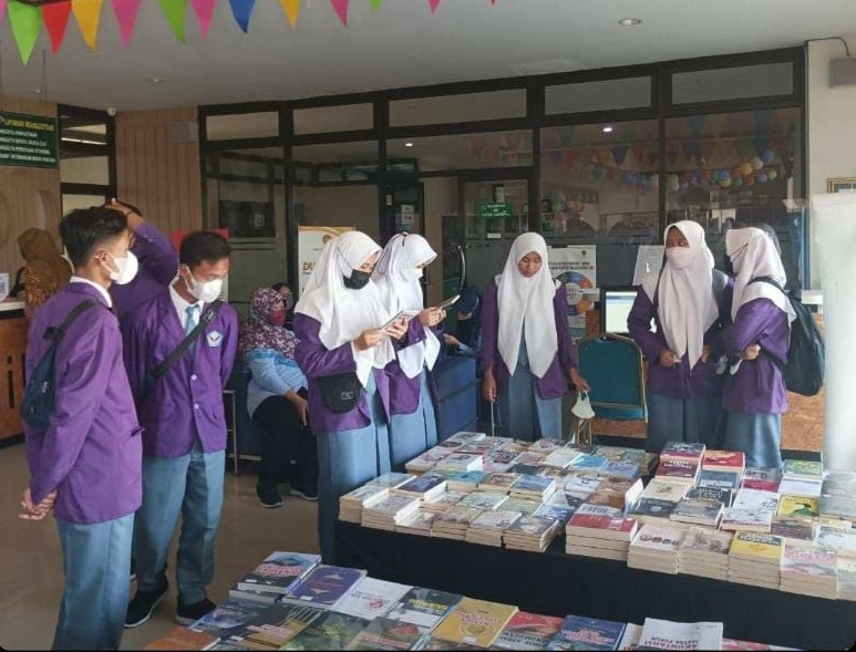 Bazar buku di acara milad Graha Pustaka DPAD DIY 