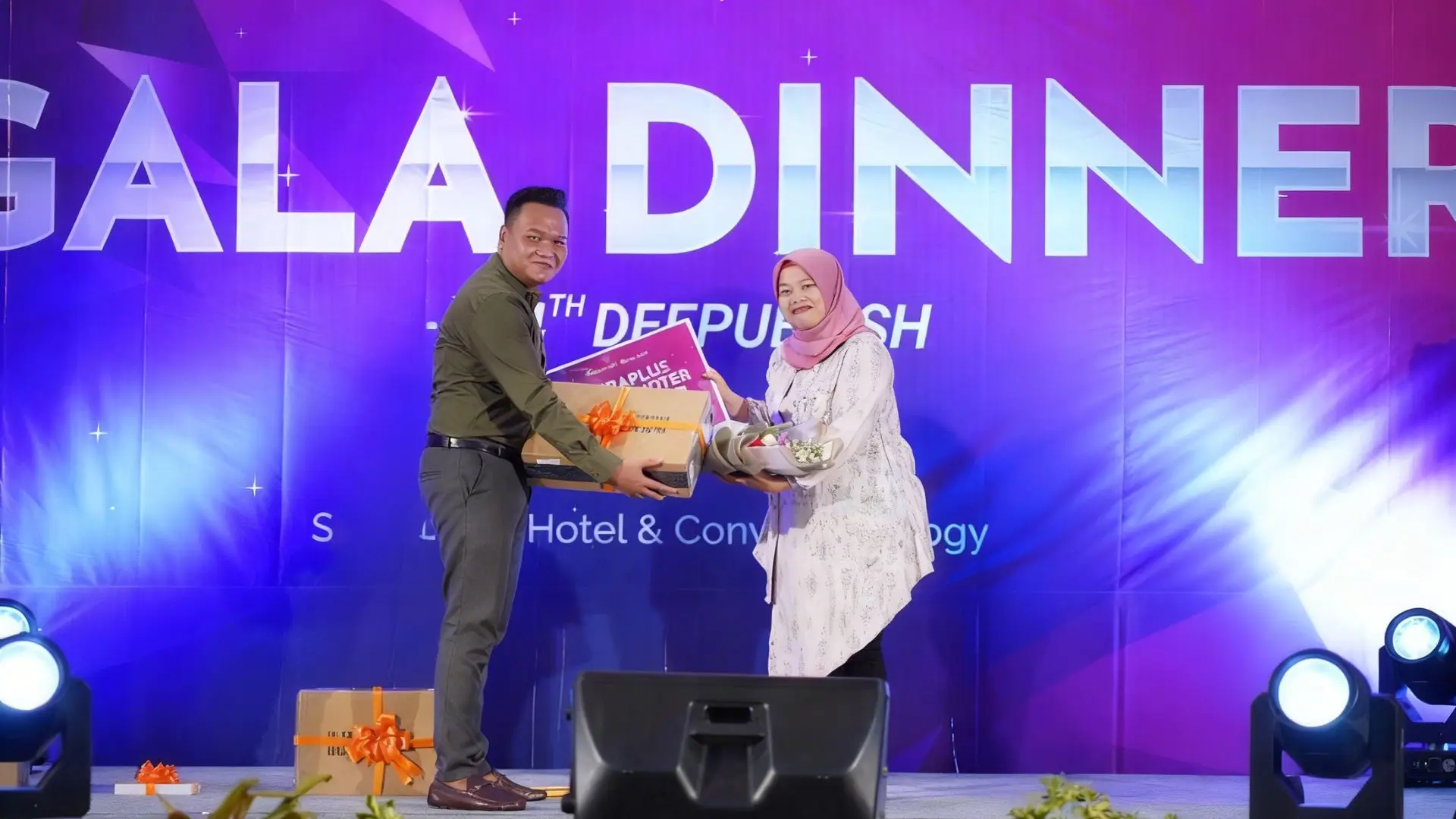 Putri Rinanda Sari - Netpromoter of The Year 2023 & 2024